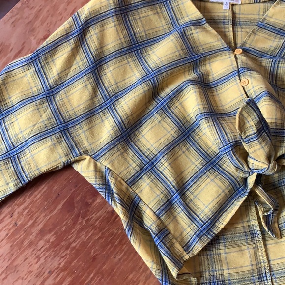 2/$20🍁 Cute Yellow Cotton Summer Blouse - Picture 3 of 10